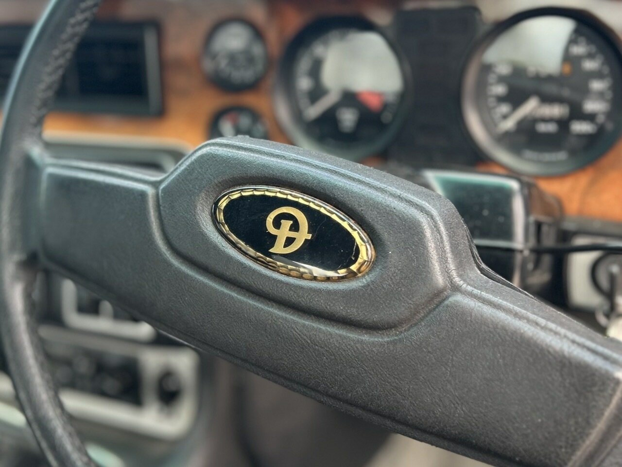1981 DAIMLER SOVEREIGN SER III 4.2 3 SP AUTOMATIC 4D SEDAN