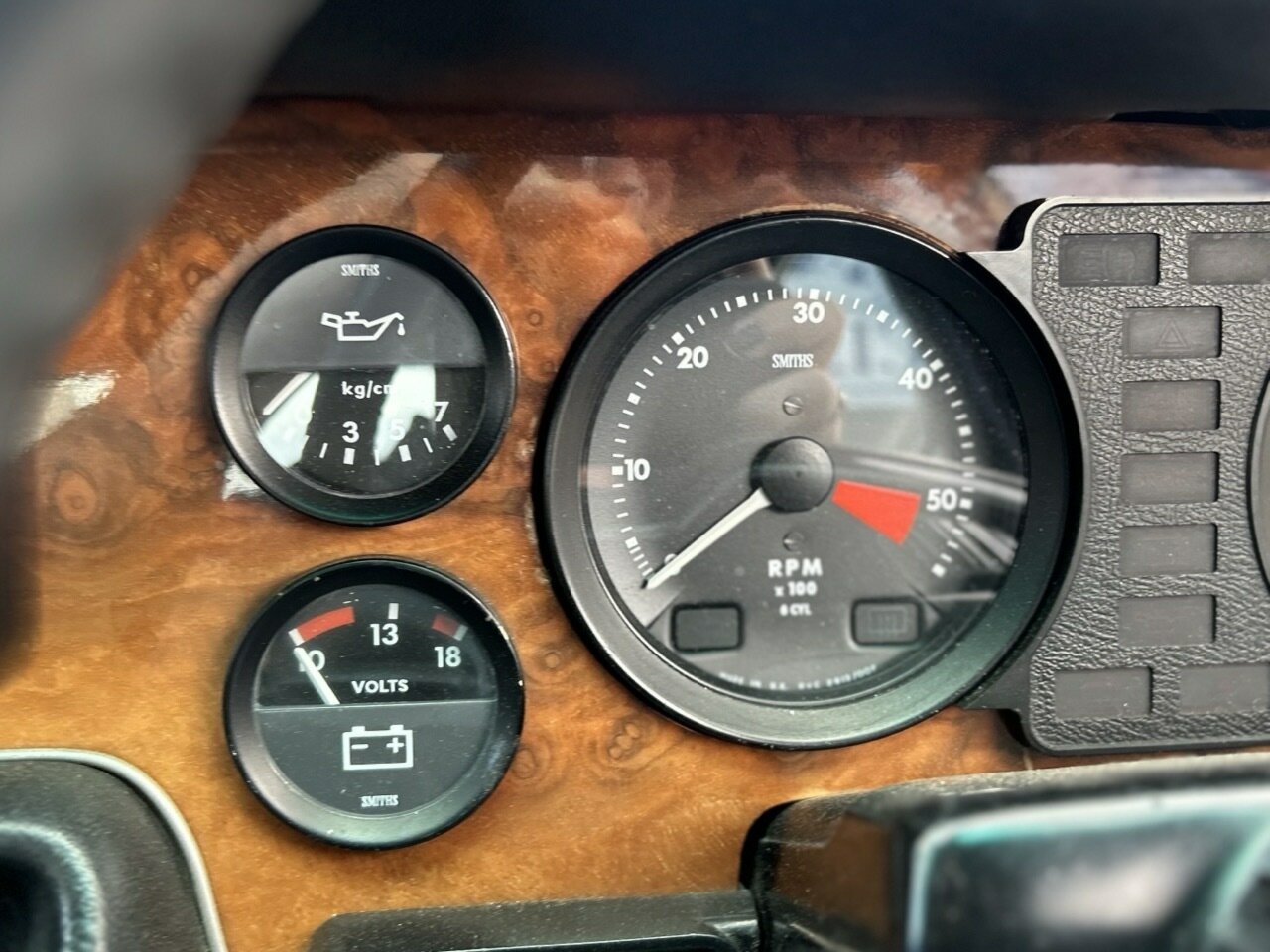 1981 DAIMLER SOVEREIGN SER III 4.2 3 SP AUTOMATIC 4D SEDAN