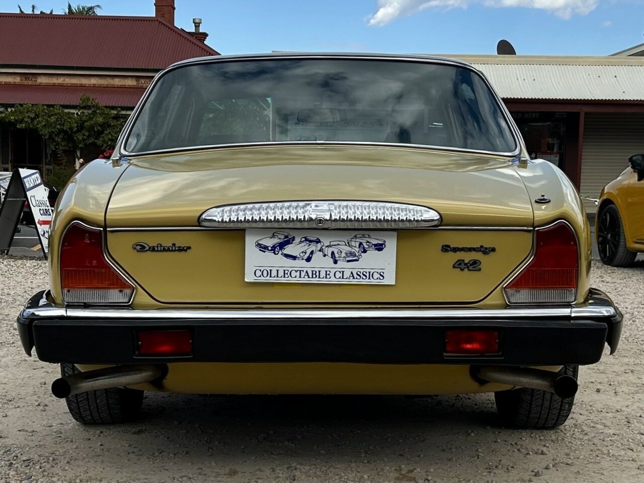 1981 DAIMLER SOVEREIGN SER III 4.2 3 SP AUTOMATIC 4D SEDAN