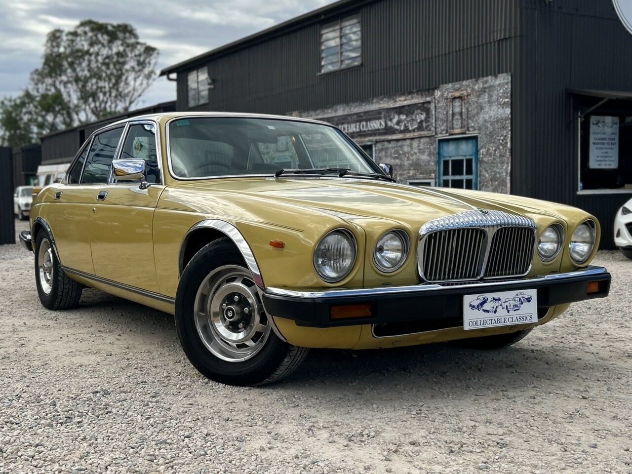 1981 DAIMLER SOVEREIGN SER III 4.2 3 SP AUTOMATIC 4D SEDAN