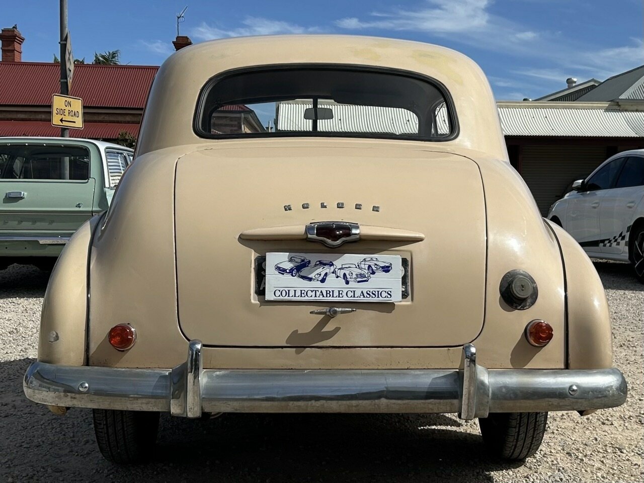 1952 HOLDEN 48-215 FX 3 SP MANUAL SEDAN