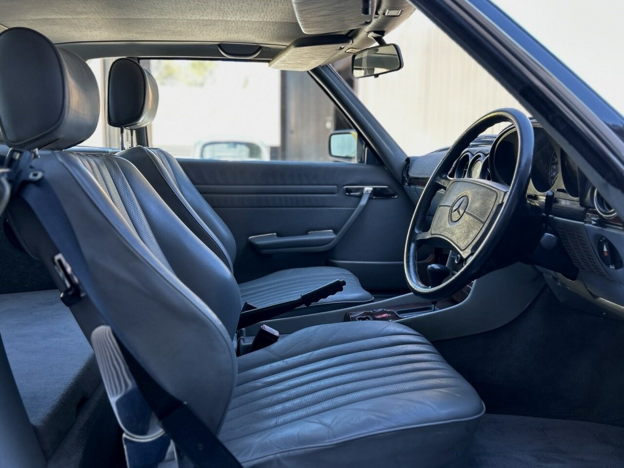 1986 MERCEDES-BENZ 560SL 4 SP AUTOMATIC 2D CONVERTIBLE