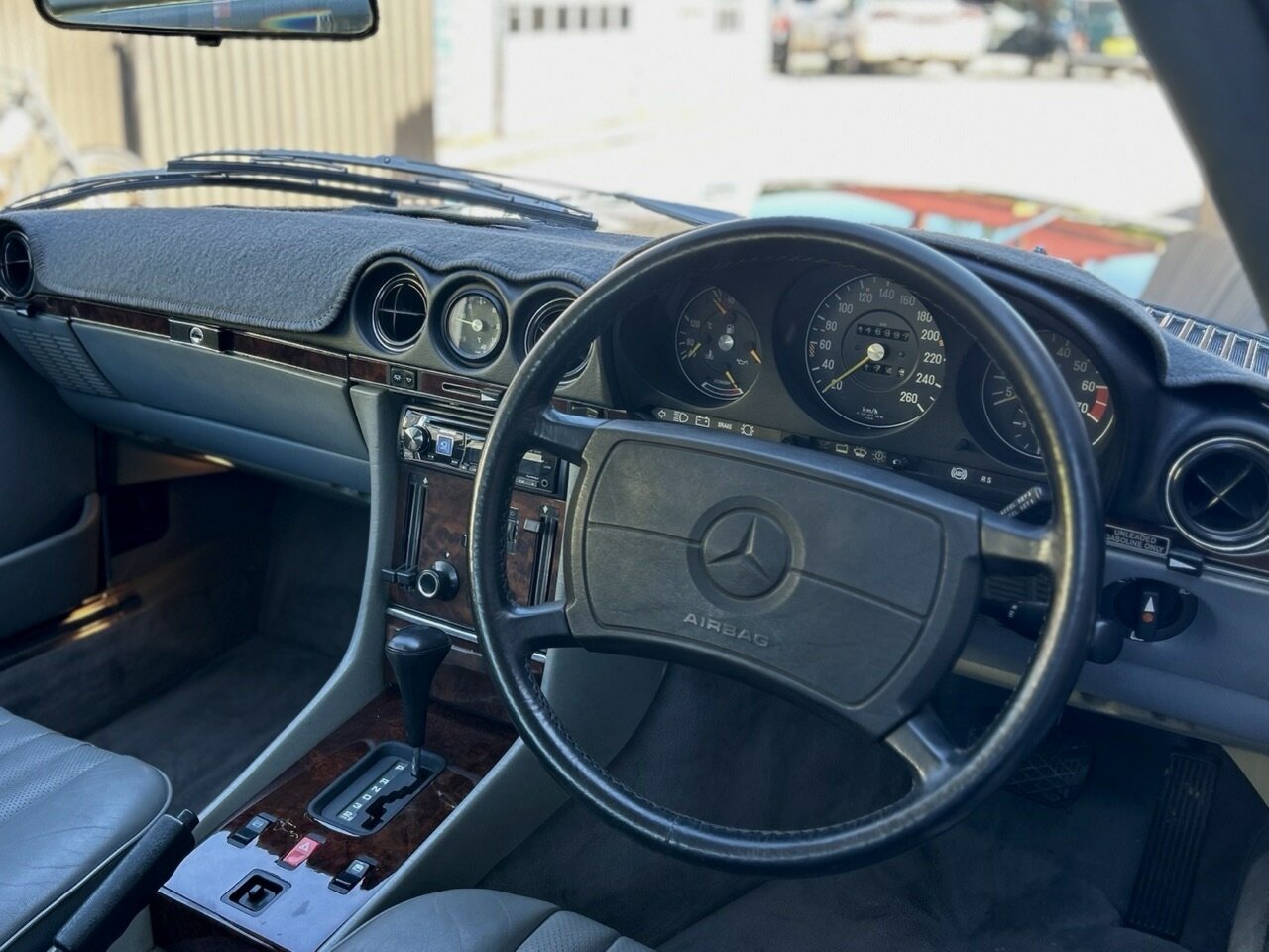 1986 MERCEDES-BENZ 560SL 4 SP AUTOMATIC 2D CONVERTIBLE