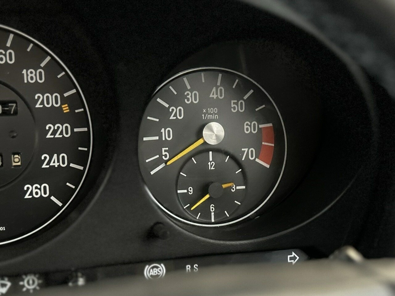 1986 MERCEDES-BENZ 560SL 4 SP AUTOMATIC 2D CONVERTIBLE