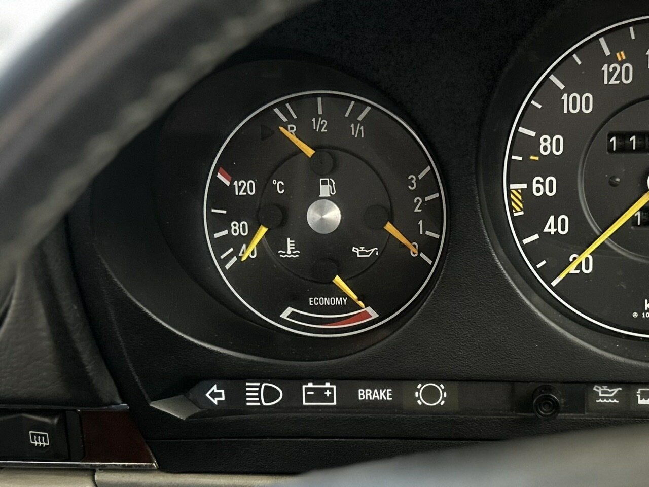 1986 MERCEDES-BENZ 560SL 4 SP AUTOMATIC 2D CONVERTIBLE