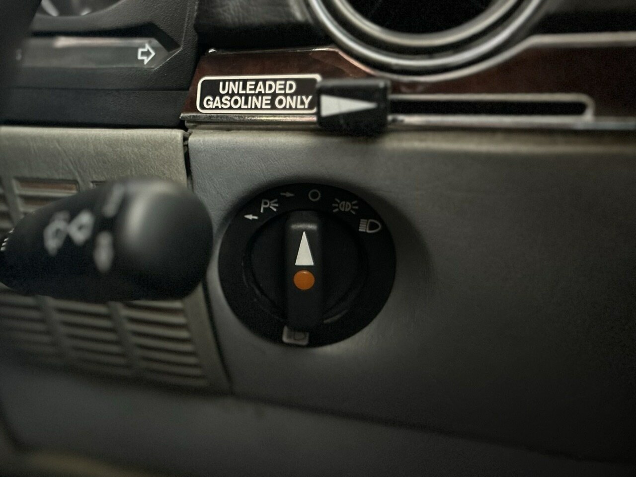 1986 MERCEDES-BENZ 560SL 4 SP AUTOMATIC 2D CONVERTIBLE
