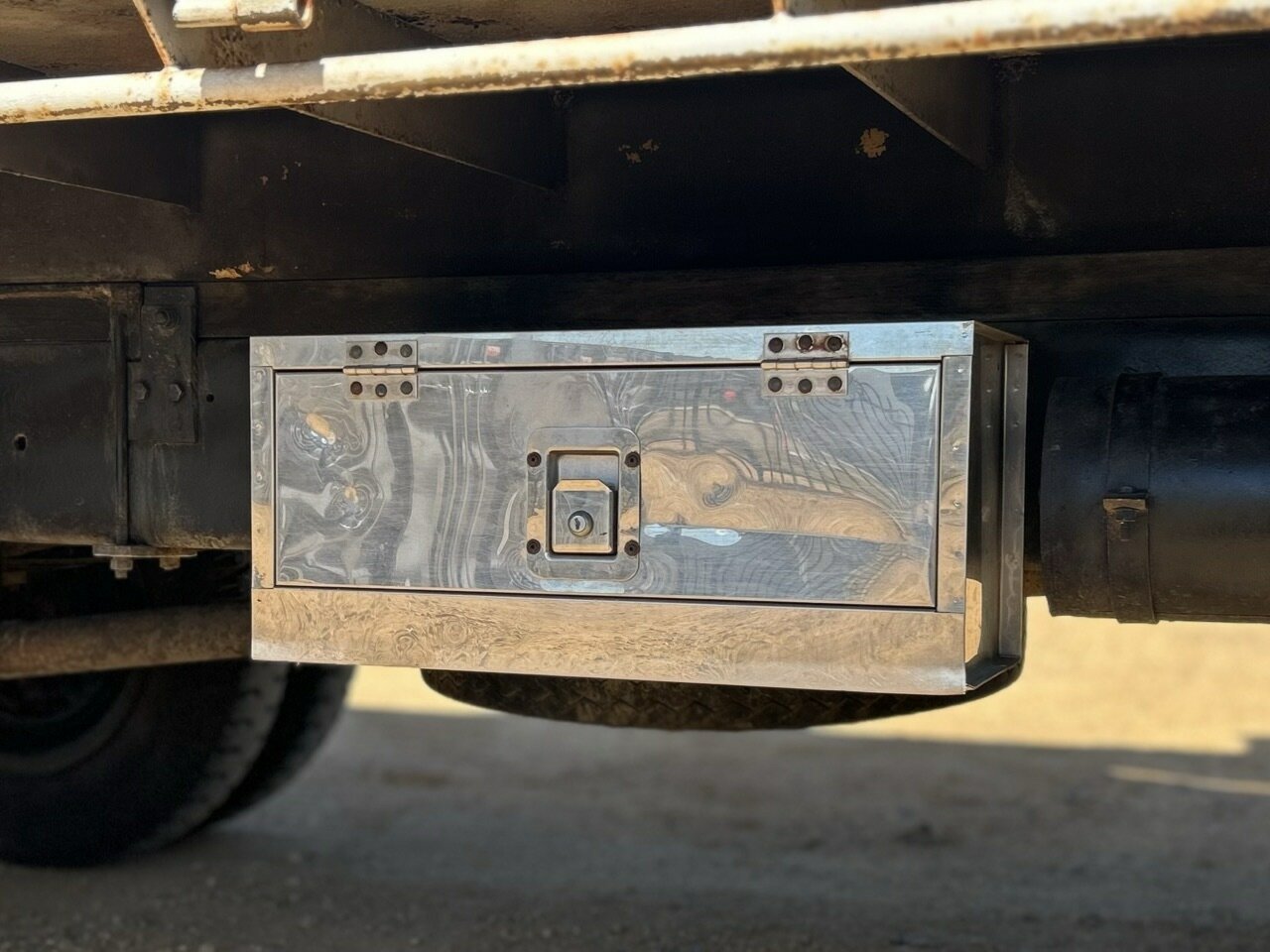 1977 CHEVROLET C60 4 SP MANUAL TRAY