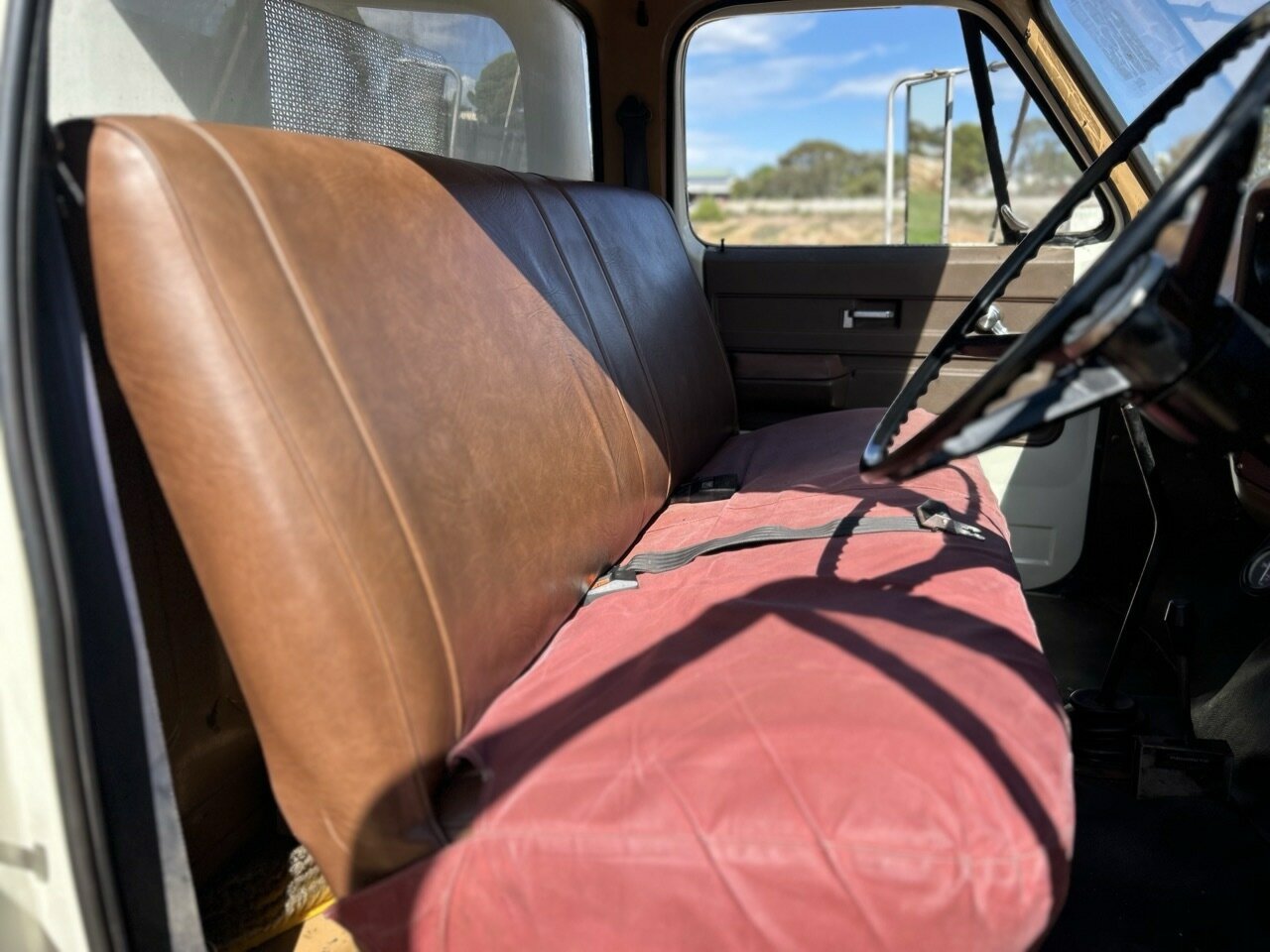 1977 CHEVROLET C60 4 SP MANUAL TRAY