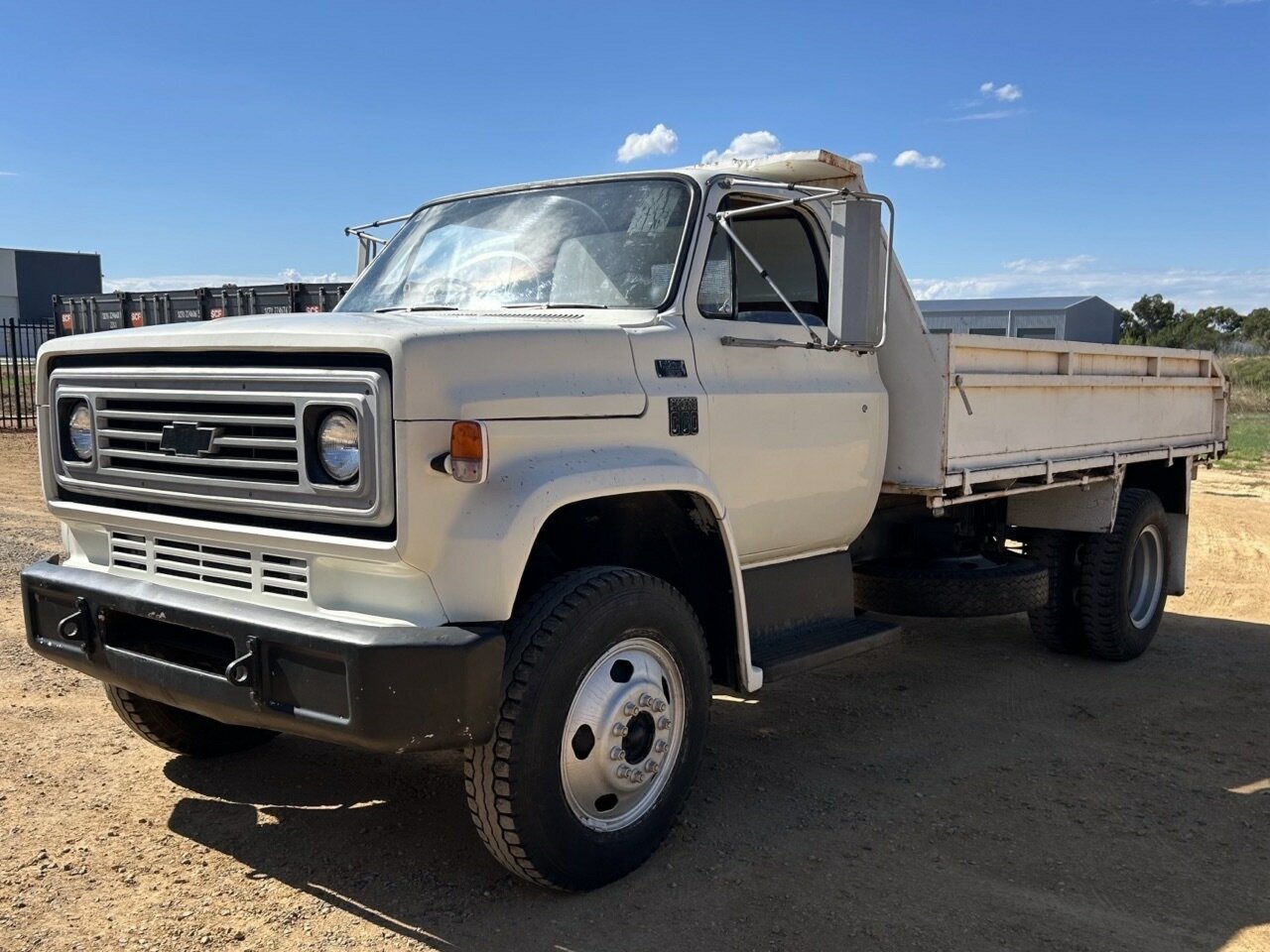 1977 CHEVROLET C60 4 SP MANUAL TRAY