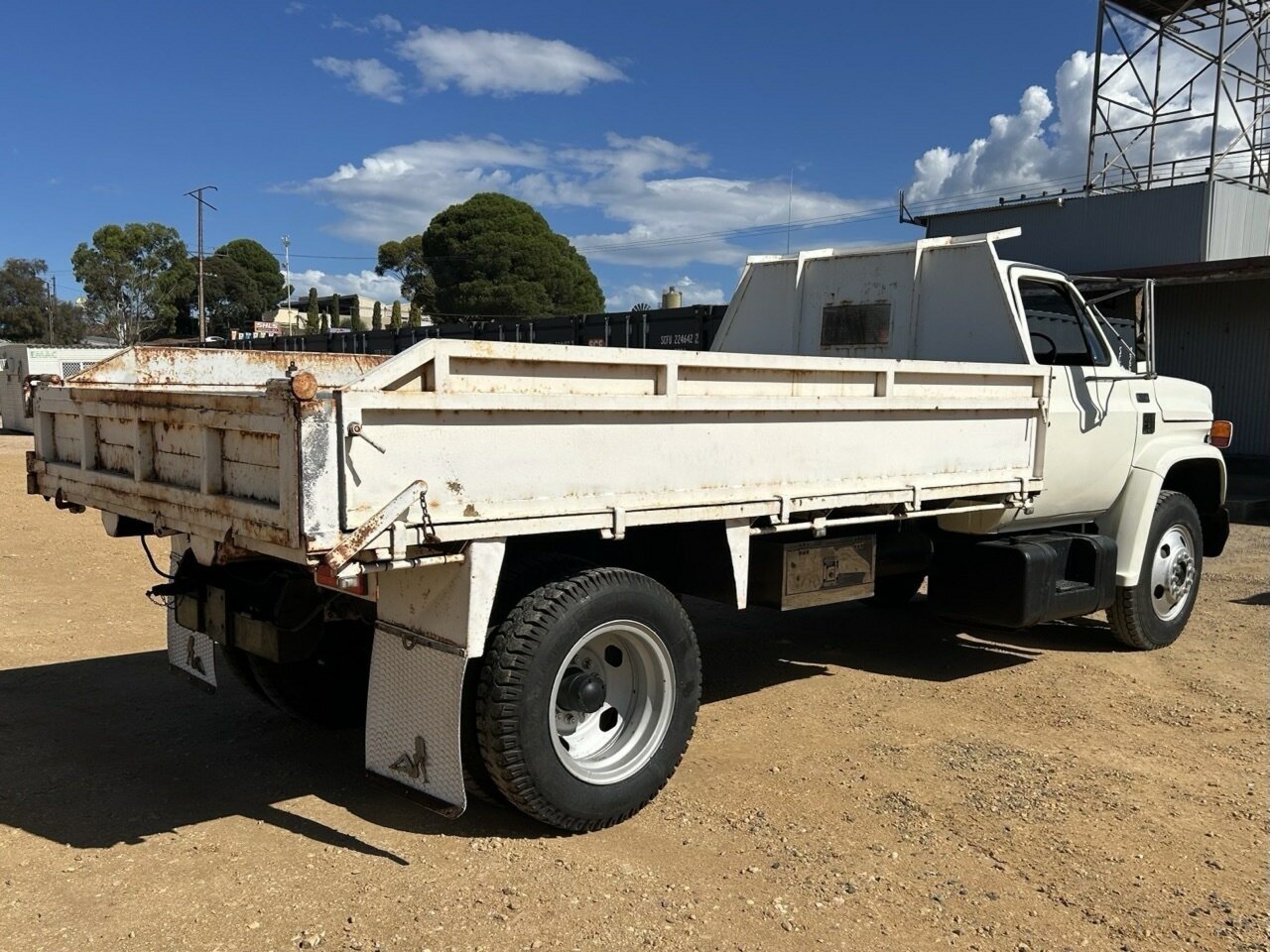 1977 CHEVROLET C60 4 SP MANUAL TRAY