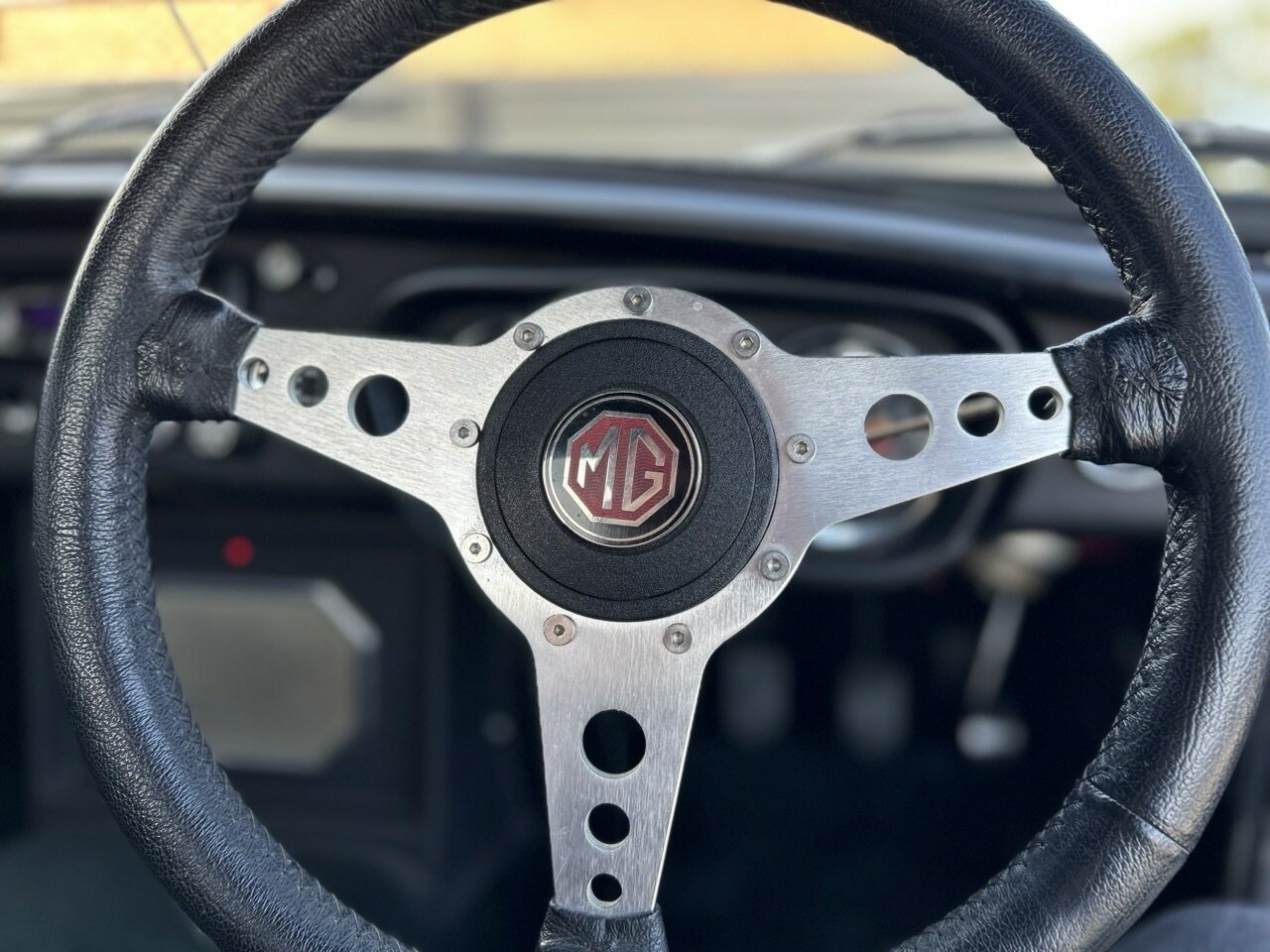 1969 MG B MKII + O/D 4 SP MANUAL 2D ROADSTER