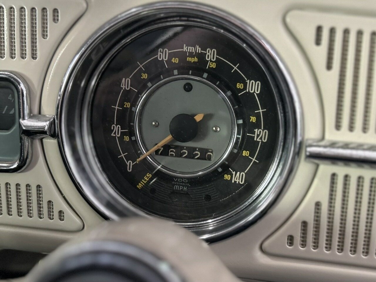 1965 VOLKSWAGEN BEETLE 1300 DELUXE 4 SP MANUAL 2D COUPE