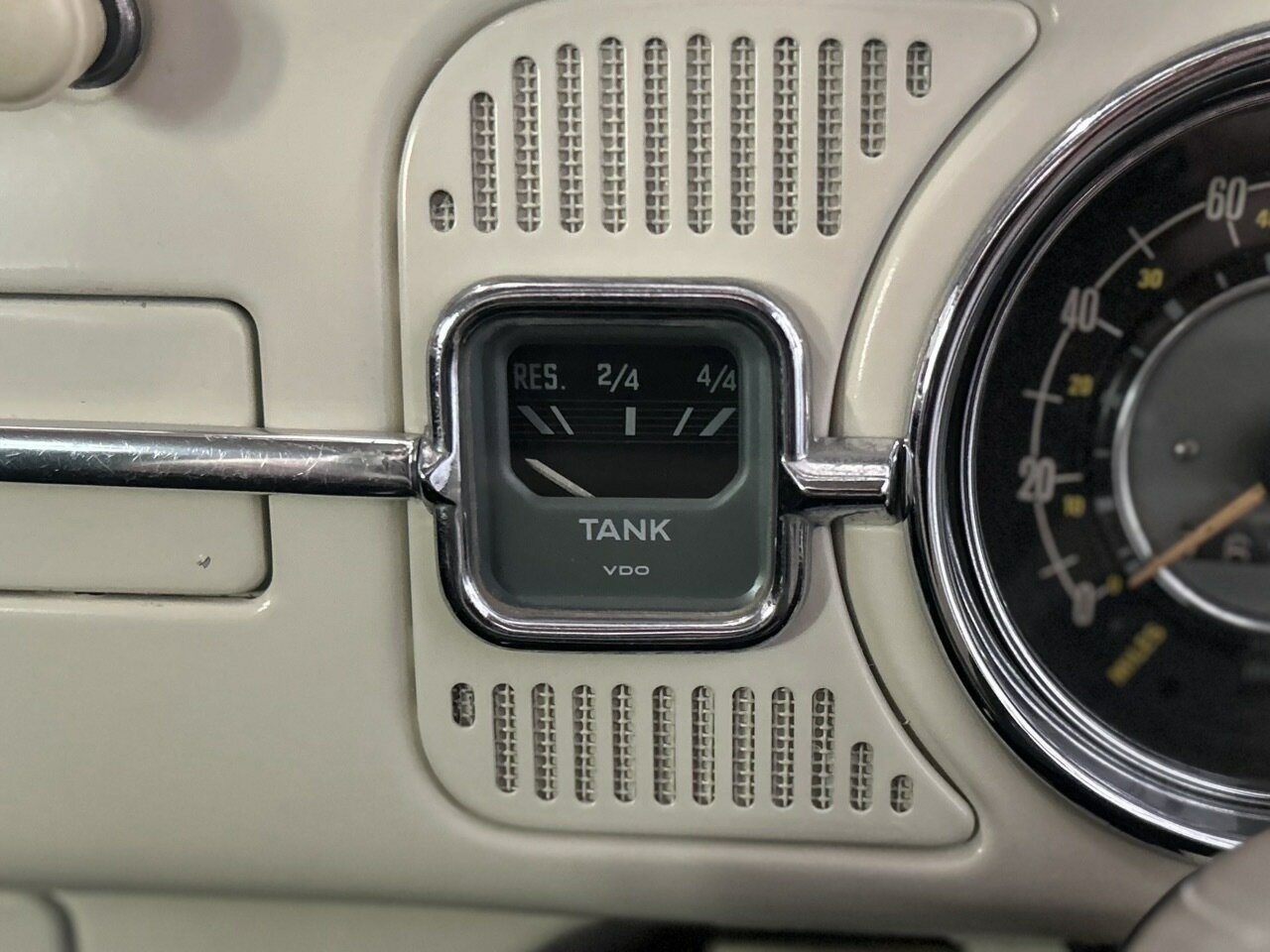 1965 VOLKSWAGEN BEETLE 1300 DELUXE 4 SP MANUAL 2D COUPE