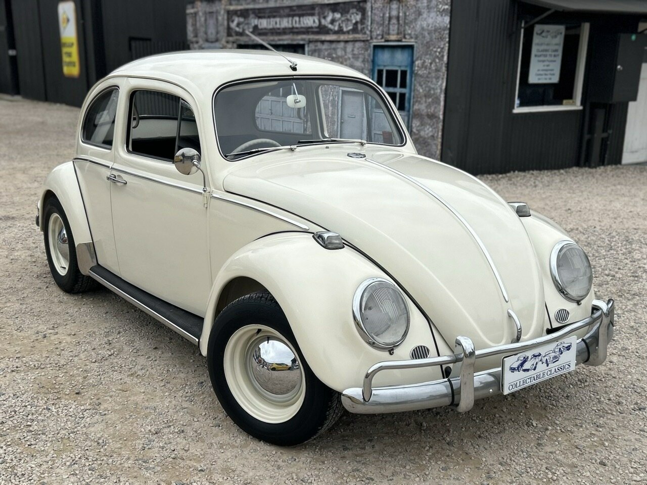 1965 VOLKSWAGEN BEETLE 1300 DELUXE 4 SP MANUAL 2D COUPE