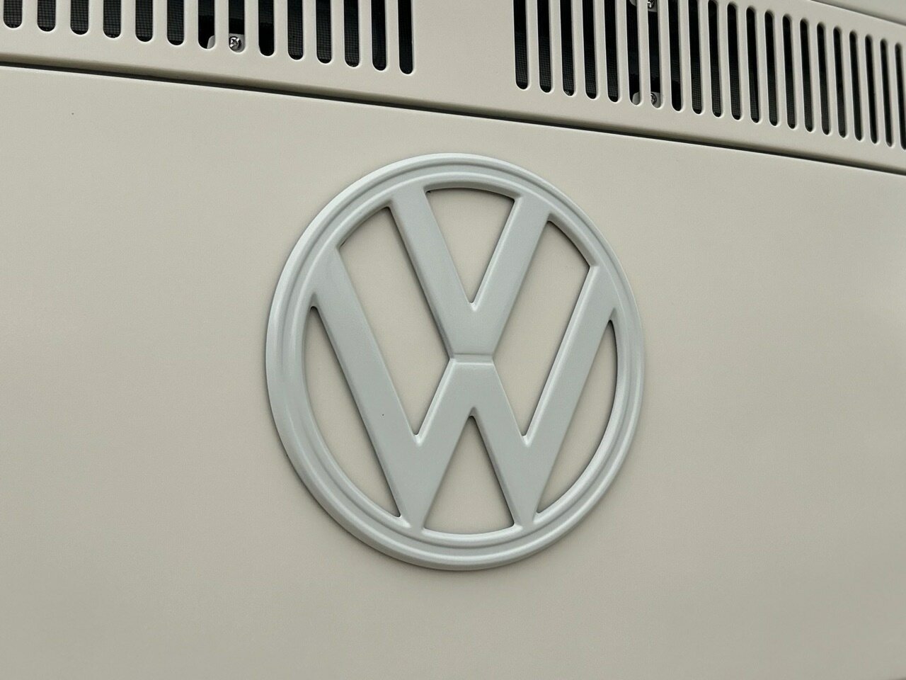 1969 VOLKSWAGEN KOMBI 4 SP MANUAL VAN