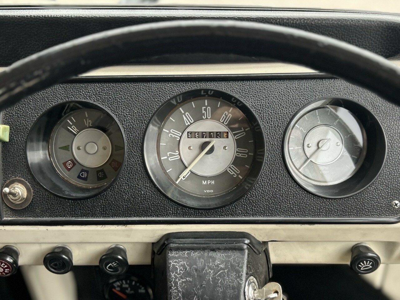 1969 VOLKSWAGEN KOMBI 4 SP MANUAL VAN