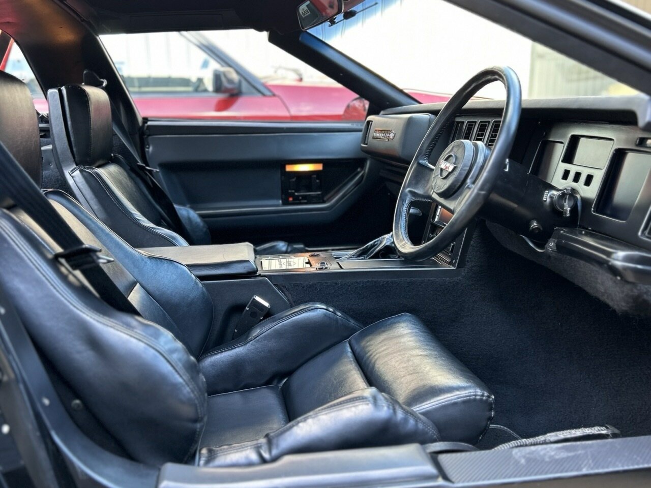 1984 CHEVROLET CORVETTE C4 4 SP AUTO + OVERDRIVE COUPE