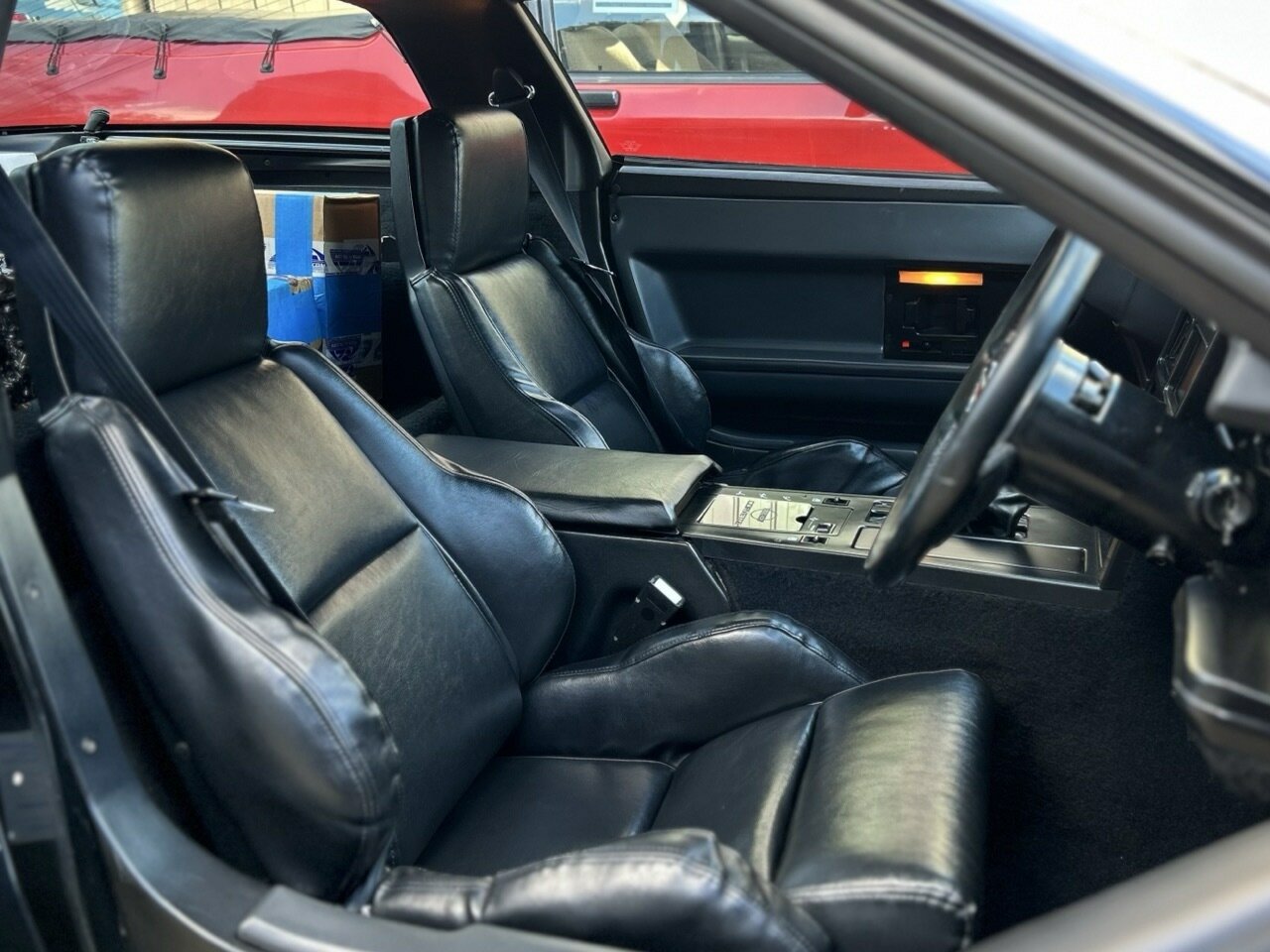 1984 CHEVROLET CORVETTE C4 4 SP AUTO + OVERDRIVE COUPE