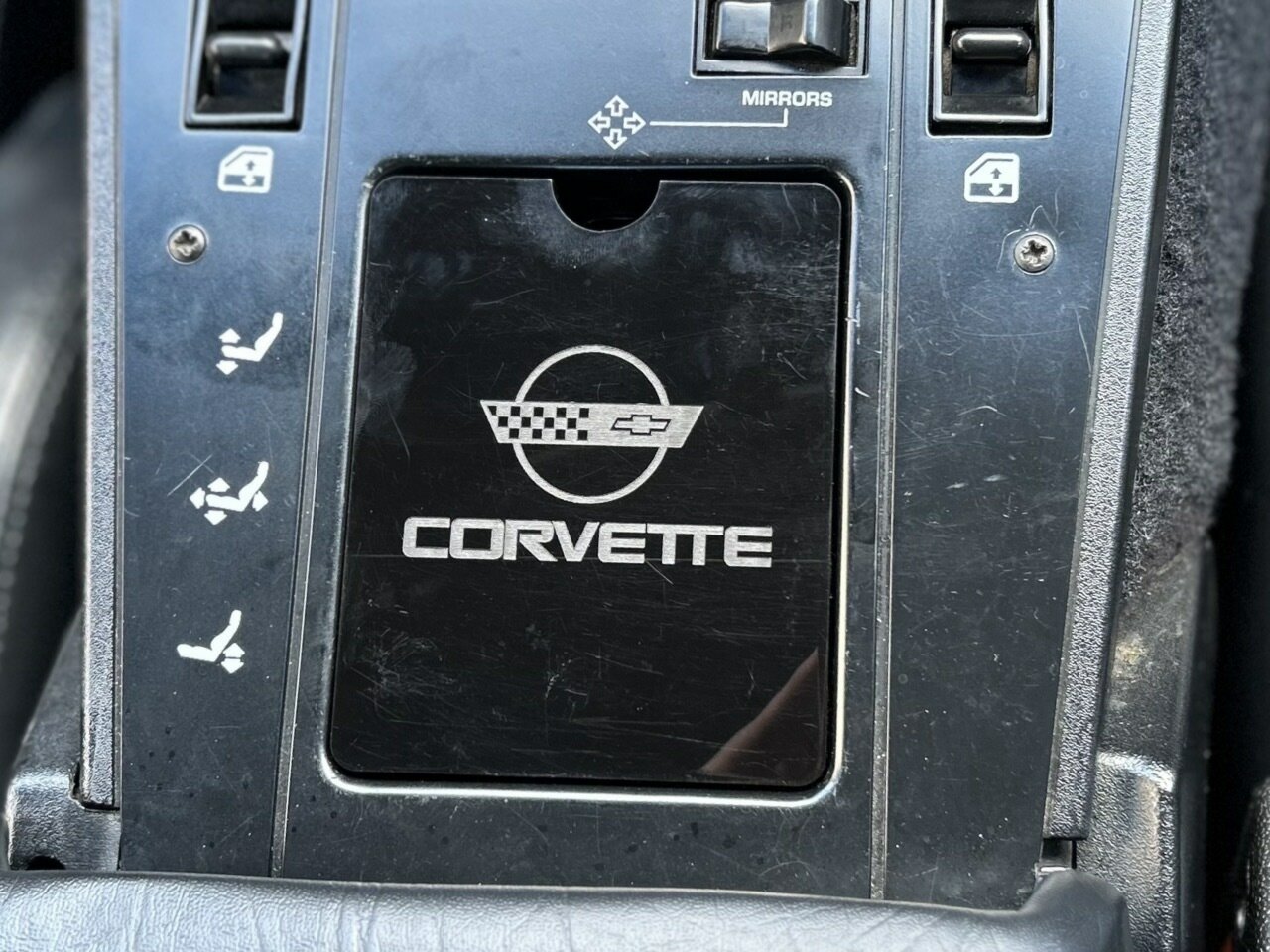 1984 CHEVROLET CORVETTE C4 4 SP AUTO + OVERDRIVE COUPE