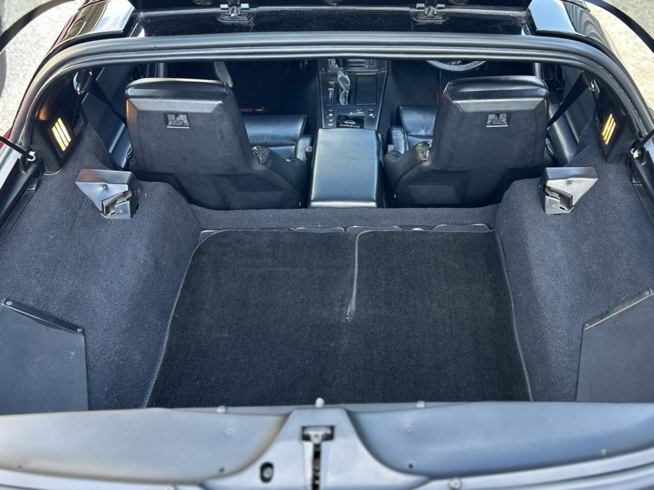 1984 CHEVROLET CORVETTE C4 4 SP AUTO + OVERDRIVE COUPE