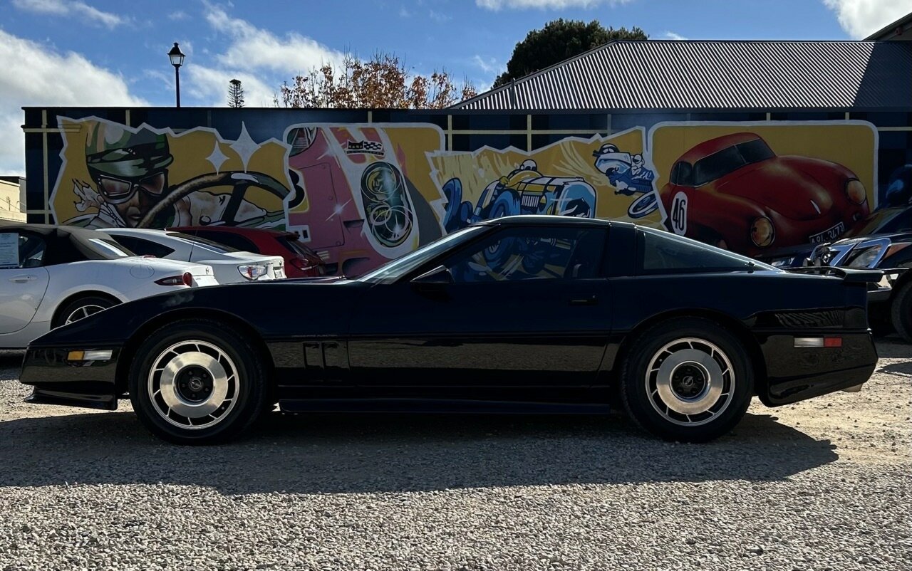 1984 CHEVROLET CORVETTE C4 4 SP AUTO + OVERDRIVE COUPE