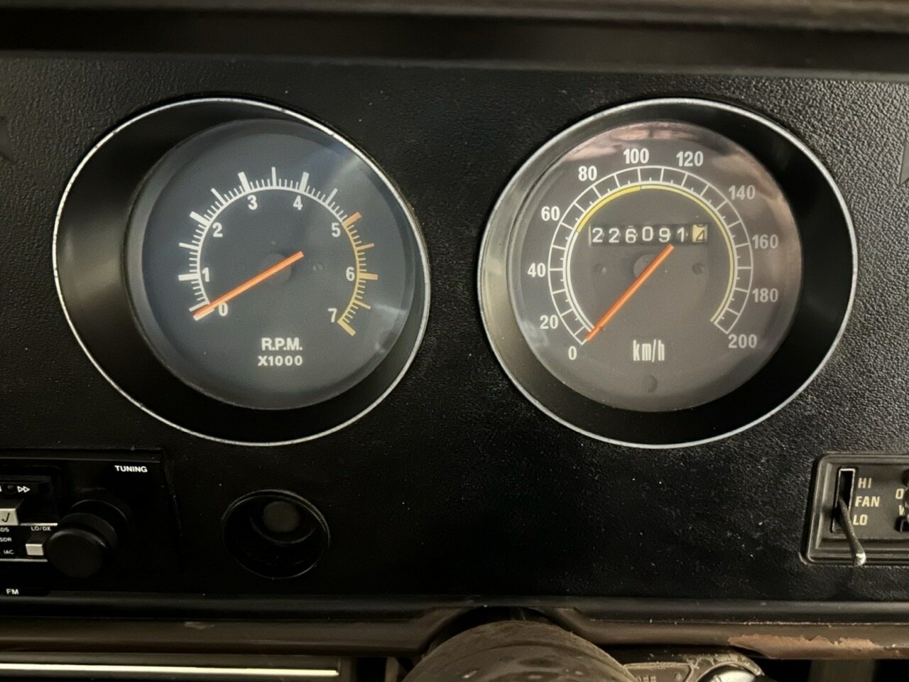 1977 CHRYSLER VALIANT CL DRIFTER 4 SP MANUAL PANEL VAN