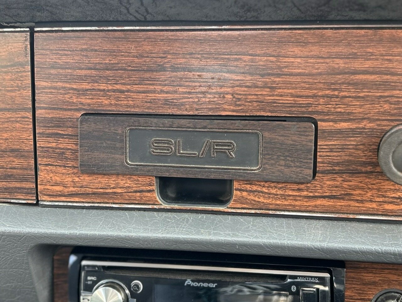 1976 HOLDEN TORANA LX SL/R 5000 TRIBUTE 4 SP MANUAL 4D SEDAN