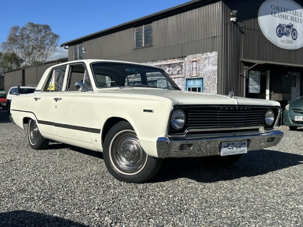 1967 CHRYSLER VALIANT VC REGAL 3 SP AUTOMATIC 4D SEDAN