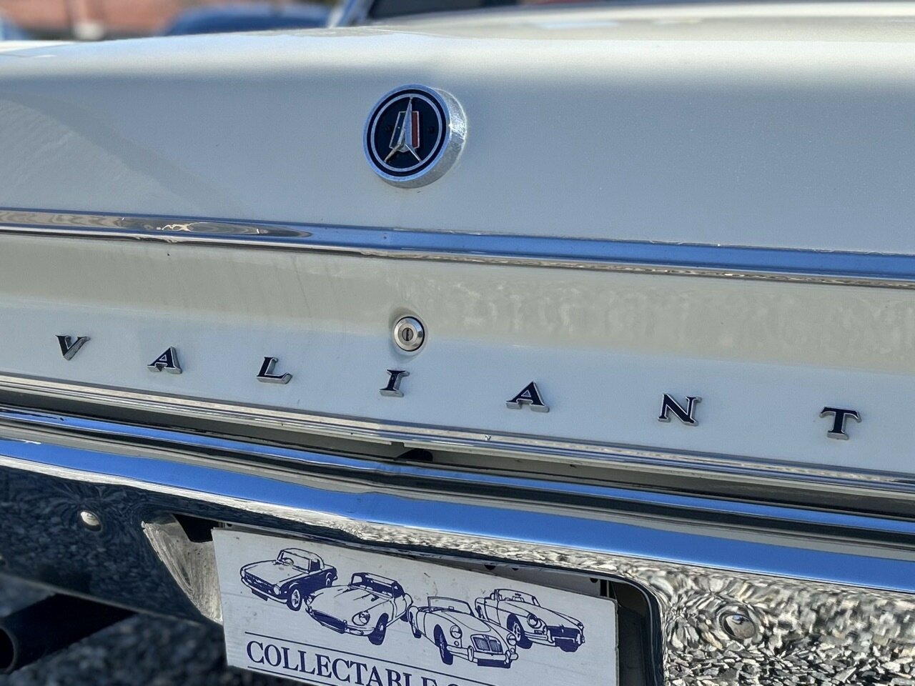 1967 CHRYSLER VALIANT VC REGAL 3 SP AUTOMATIC 4D SEDAN