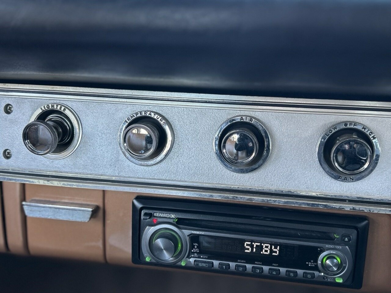 1967 CHRYSLER VALIANT VC REGAL 3 SP AUTOMATIC 4D SEDAN