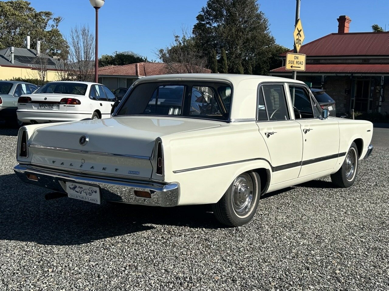 1967 CHRYSLER VALIANT VC REGAL 3 SP AUTOMATIC 4D SEDAN