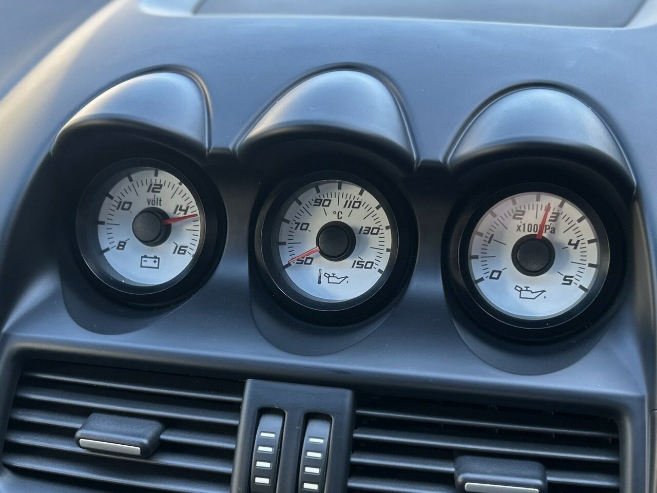 2006 HSV CLUBSPORT E SERIES R8 6 SP AUTO ACTIVE SEQ 4D SEDAN
