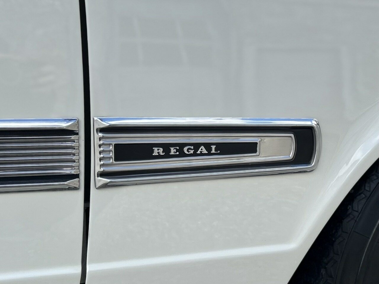 1966 CHRYSLER VALIANT REGAL AP6 3 SP AUTOMATIC SEDAN