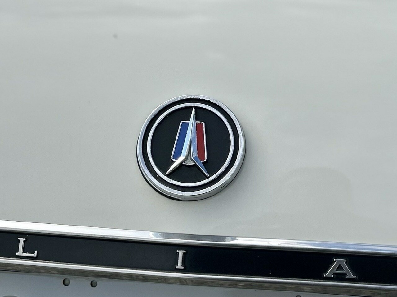 1966 CHRYSLER VALIANT REGAL AP6 3 SP AUTOMATIC SEDAN