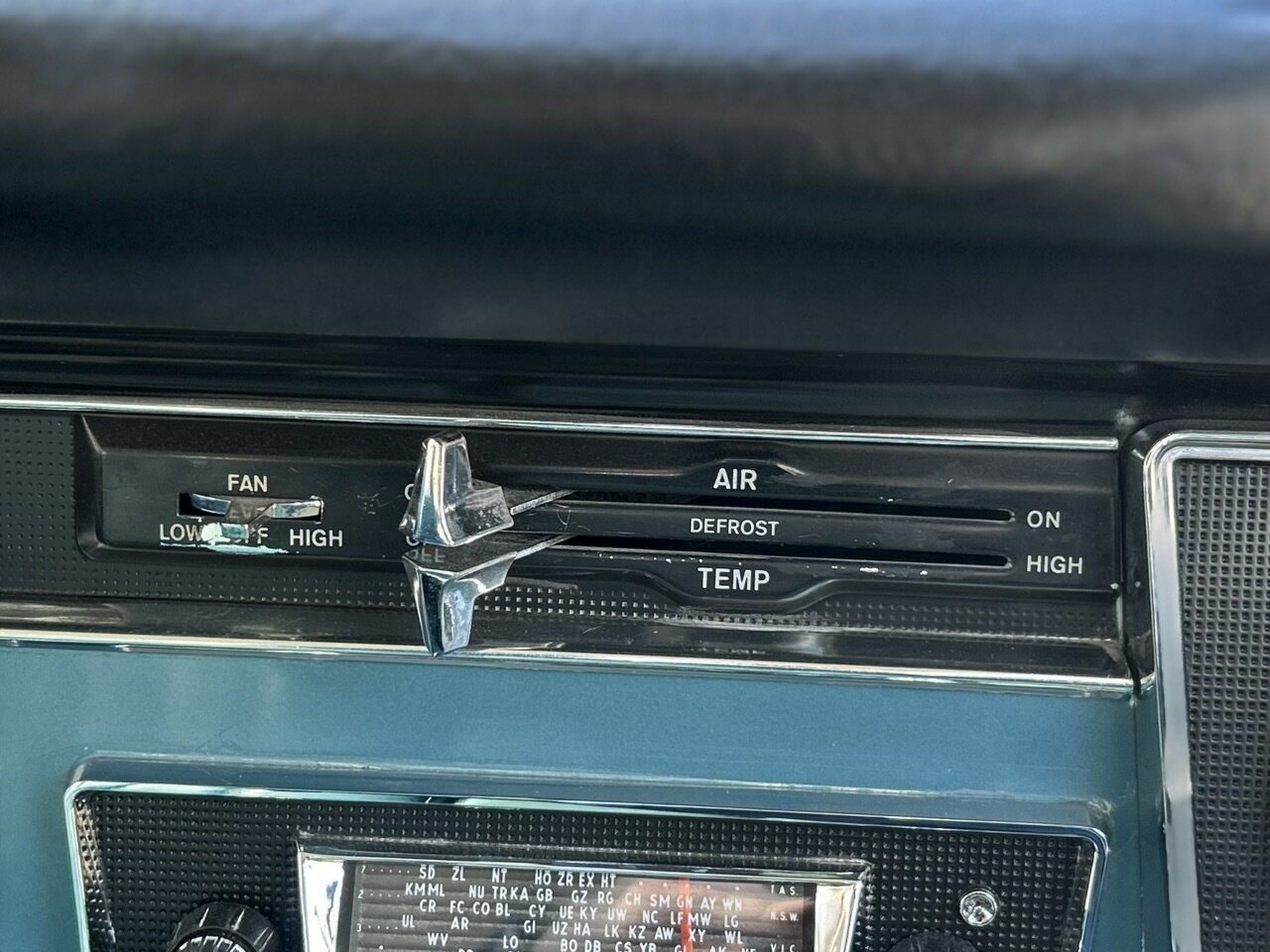 1966 CHRYSLER VALIANT REGAL AP6 3 SP AUTOMATIC SEDAN
