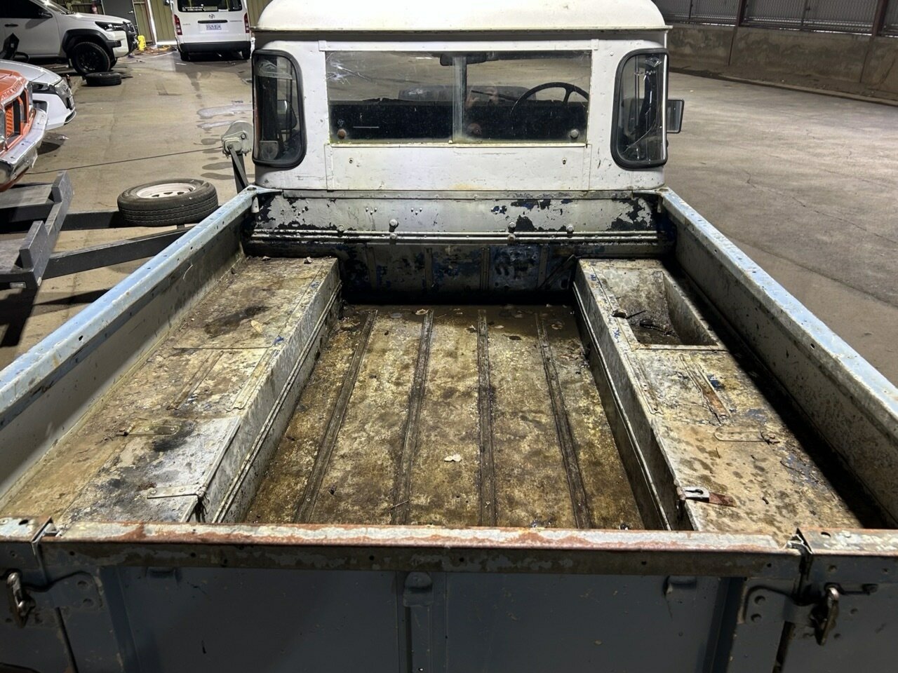 1980 LAND ROVER SERIES III 109 4 SP MANUAL UTILITY
