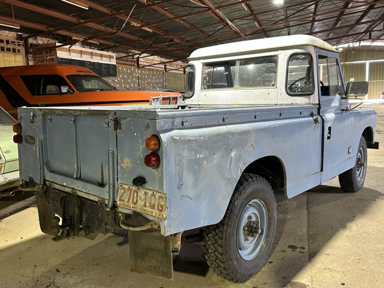 1980 LAND ROVER SERIES III 109 4 SP MANUAL UTILITY