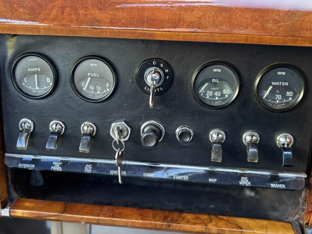 1961 JAGUAR MK II 3.4 3 SP AUTOMATIC 4D SEDAN