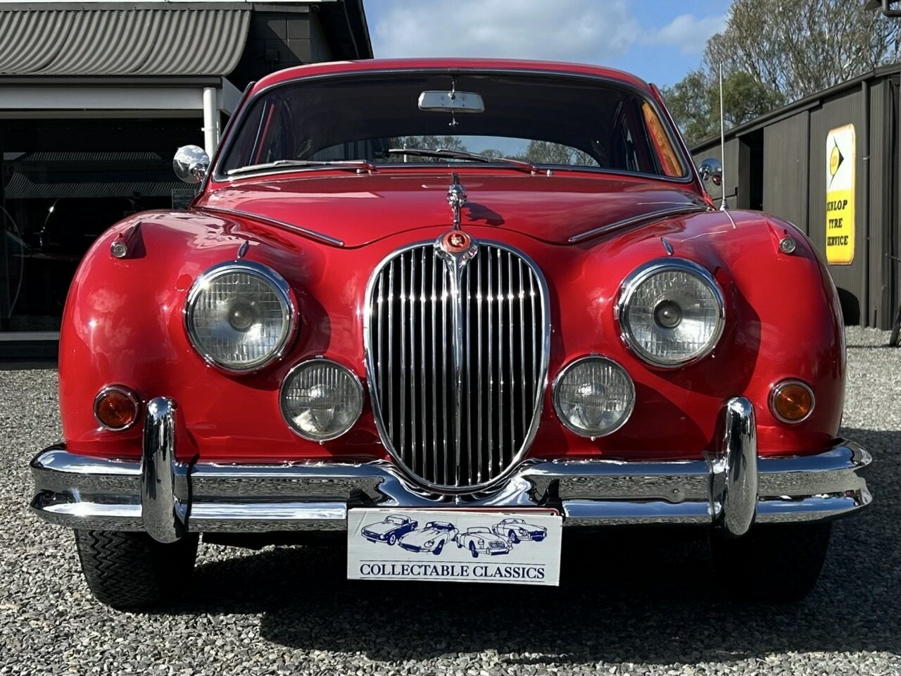 1961 JAGUAR MK II 3.4 3 SP AUTOMATIC 4D SEDAN