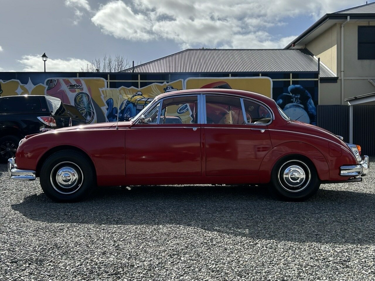 1961 JAGUAR MK II 3.4 3 SP AUTOMATIC 4D SEDAN