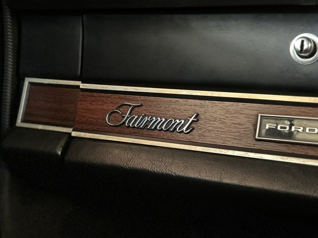 1971 FORD FAIRMONT XY 3 SP AUTOMATIC 4D SEDAN