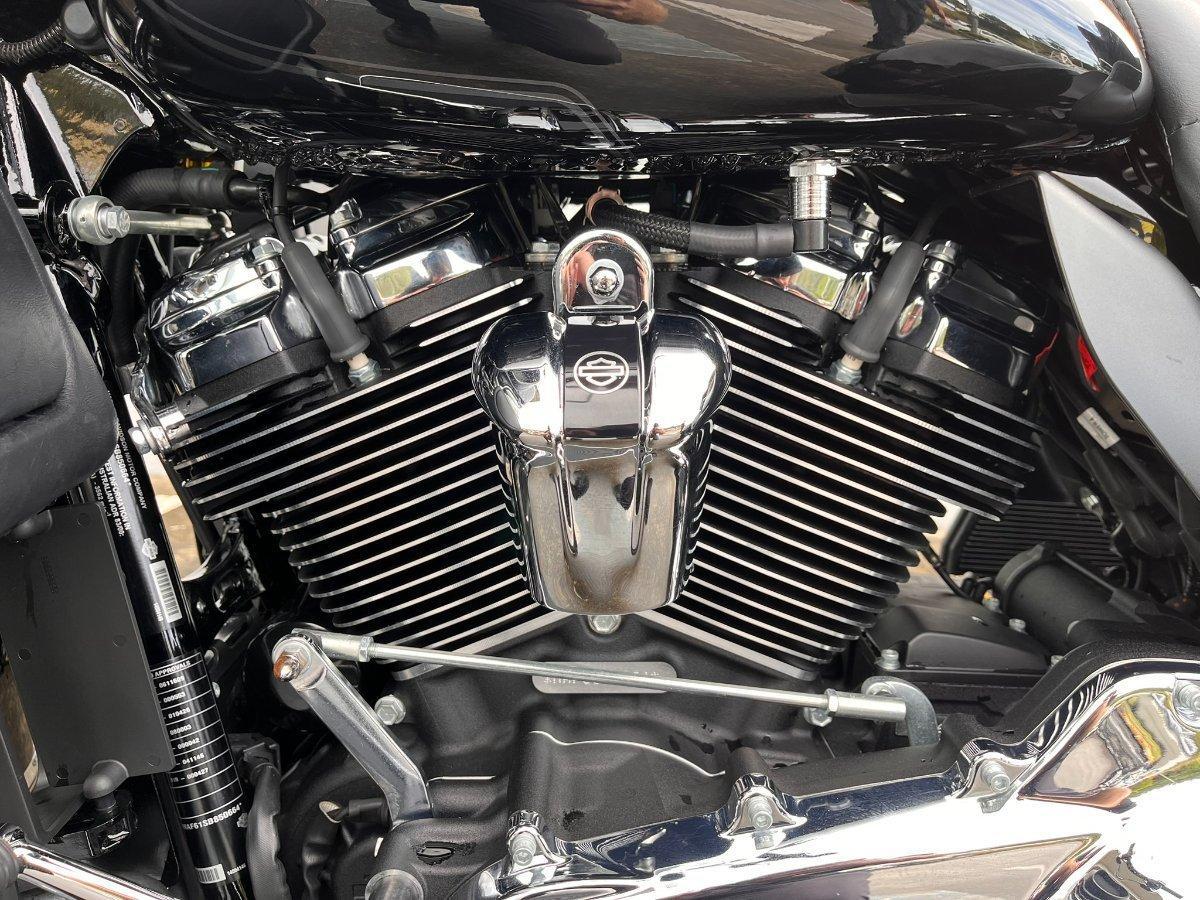 2025 HARLEY-DAVIDSON FLHTCUTG TRI GLIDE U/CLC 114 TRIKE