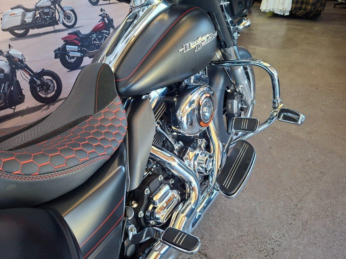2015 HARLEY-DAVIDSON STREET GLIDE SPECIAL CRUISER
