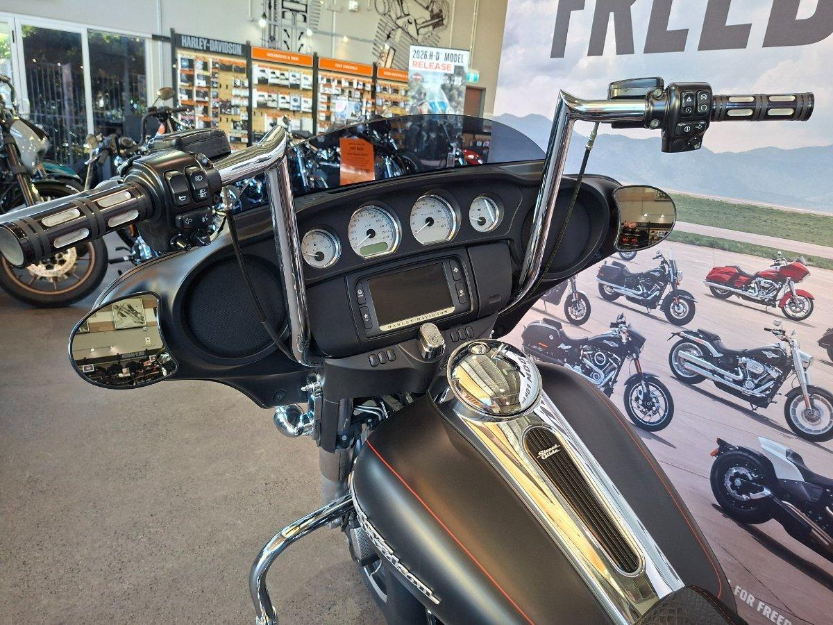 2015 HARLEY-DAVIDSON STREET GLIDE SPECIAL CRUISER