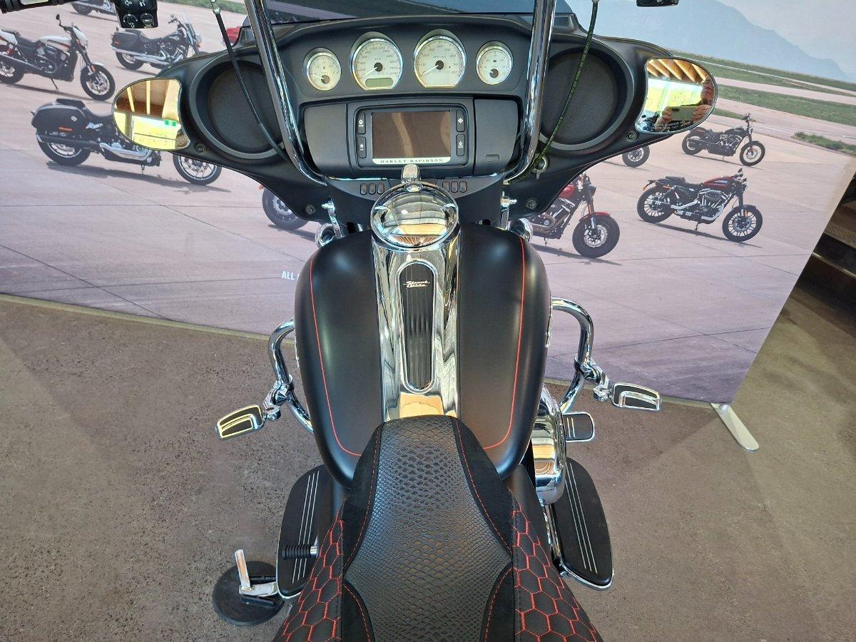 2015 HARLEY-DAVIDSON STREET GLIDE SPECIAL CRUISER