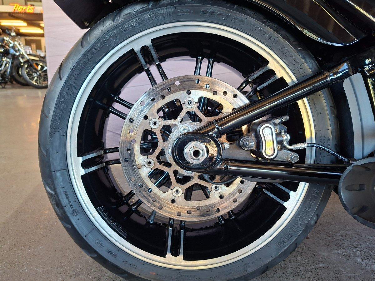2022 HARLEY-DAVIDSON FXBRS BREAKOUT (114) CRUISER