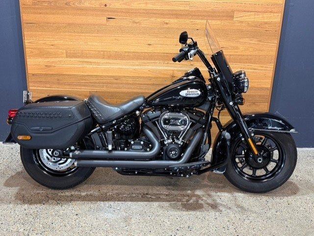 2022 HARLEY-DAVIDSON FLHCS HERITAGE CLASSIC 114 CRUISER