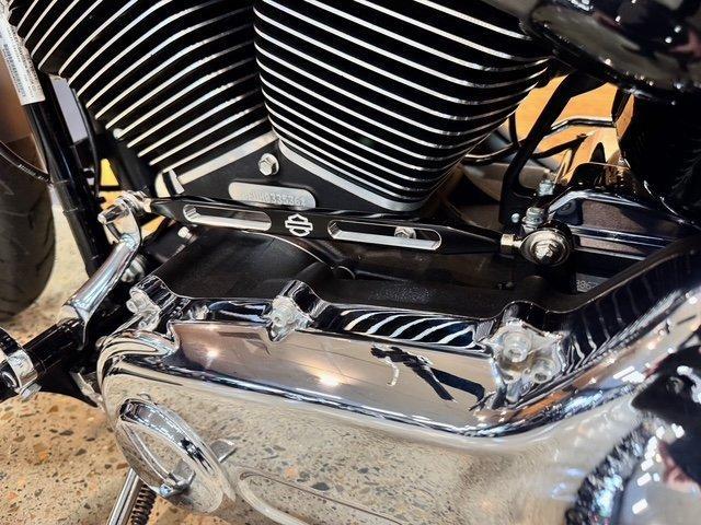 2017 HARLEY-DAVIDSON FXSB SOFTAIL BREAKOUT CRUISER