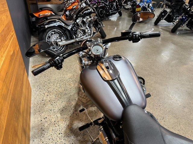 2017 HARLEY-DAVIDSON FXSB SOFTAIL BREAKOUT CRUISER