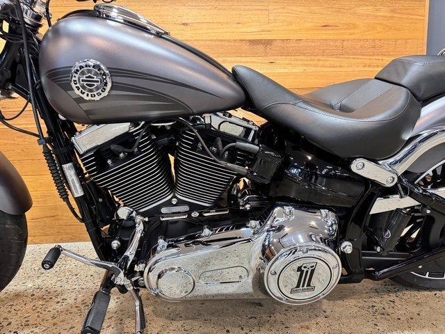 2017 HARLEY-DAVIDSON FXSB SOFTAIL BREAKOUT CRUISER